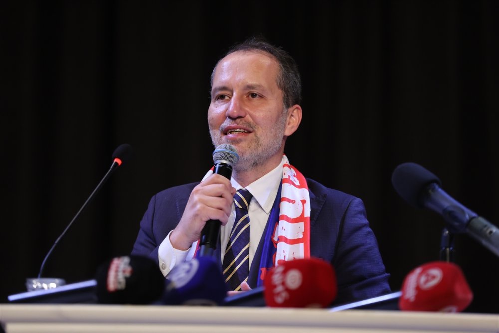 Yeniden Refah Partisi Genel Başkanı Erbakan, Niğde'de “Önce Millet” dedi