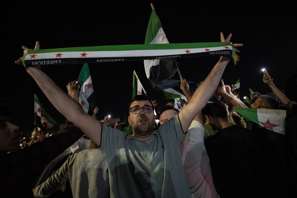 Trump'ın yaptırımların kaldırılması yönündeki açıklaması Suriye'de sevinçle karşılandı