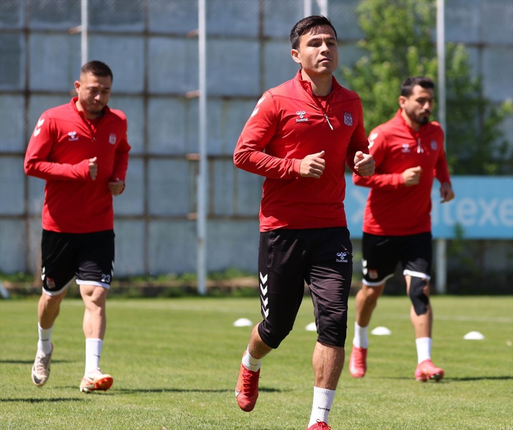 Kümede kalma mücadelesi veren Sivasspor, Samsunspor maçının hazırlıklarına devam etti