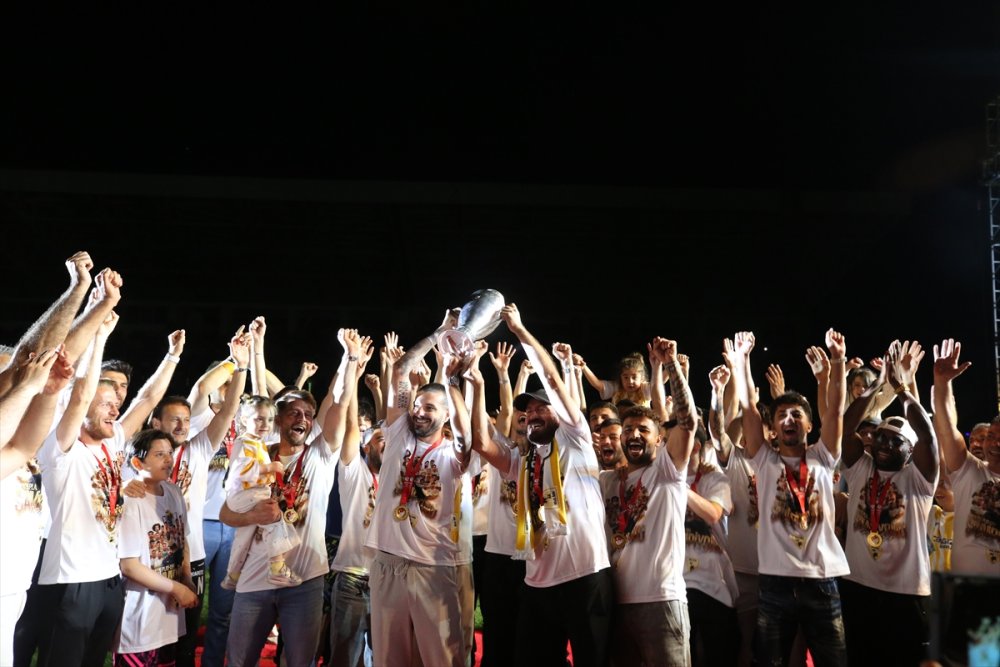 Muşspor 2. Lig'e yükseldi. Şampiyonluk kentte coşkuyla kutlandı