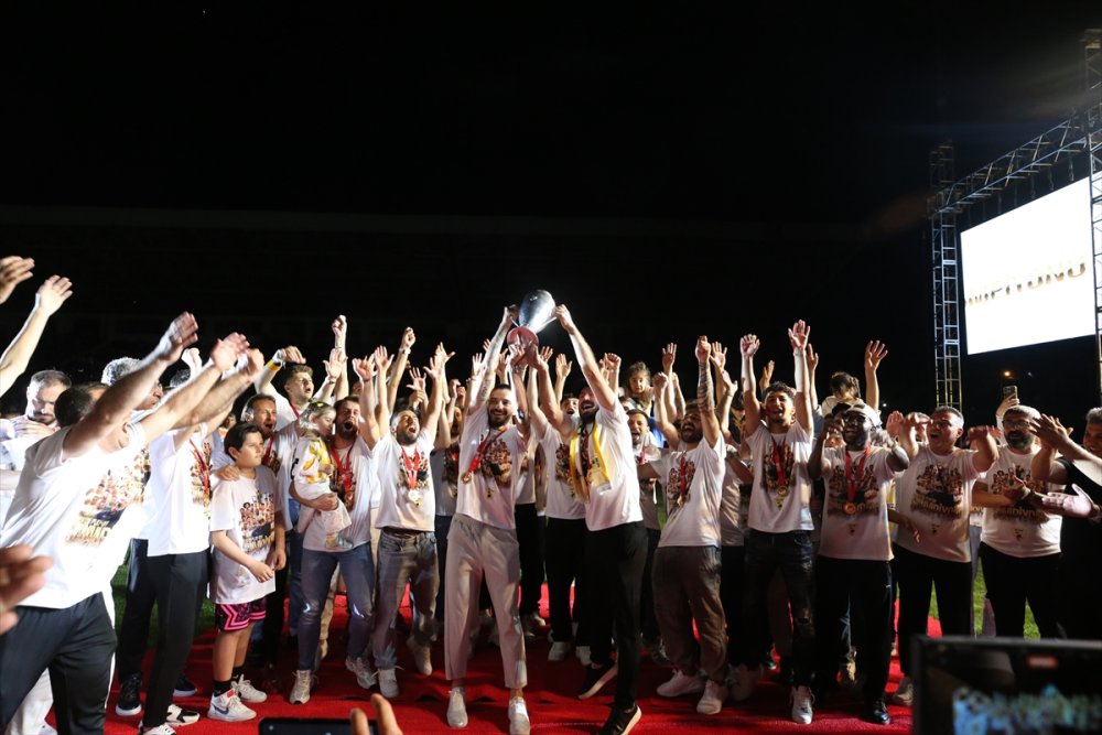 Muşspor 2. Lig'e yükseldi. Şampiyonluk kentte coşkuyla kutlandı