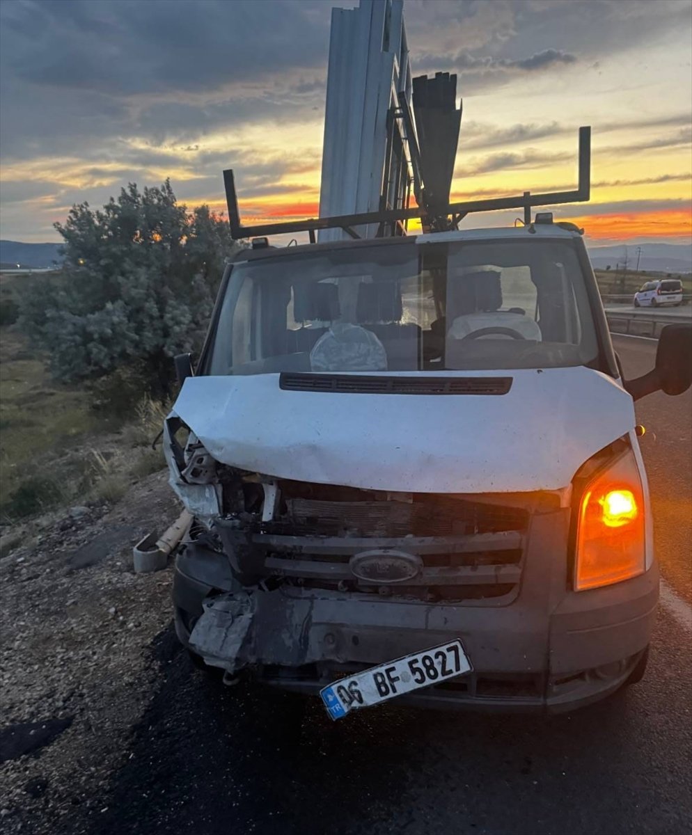 Kırıkkale'de kaza. Otomobil ile kamyonetin çarpıştığı kazada 1 kişi öldü, 2 kişi yaralandı