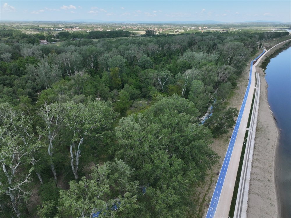 Meriç Nehri ile bütünleşik Edirne Millet Bahçesi yarın açılıyor