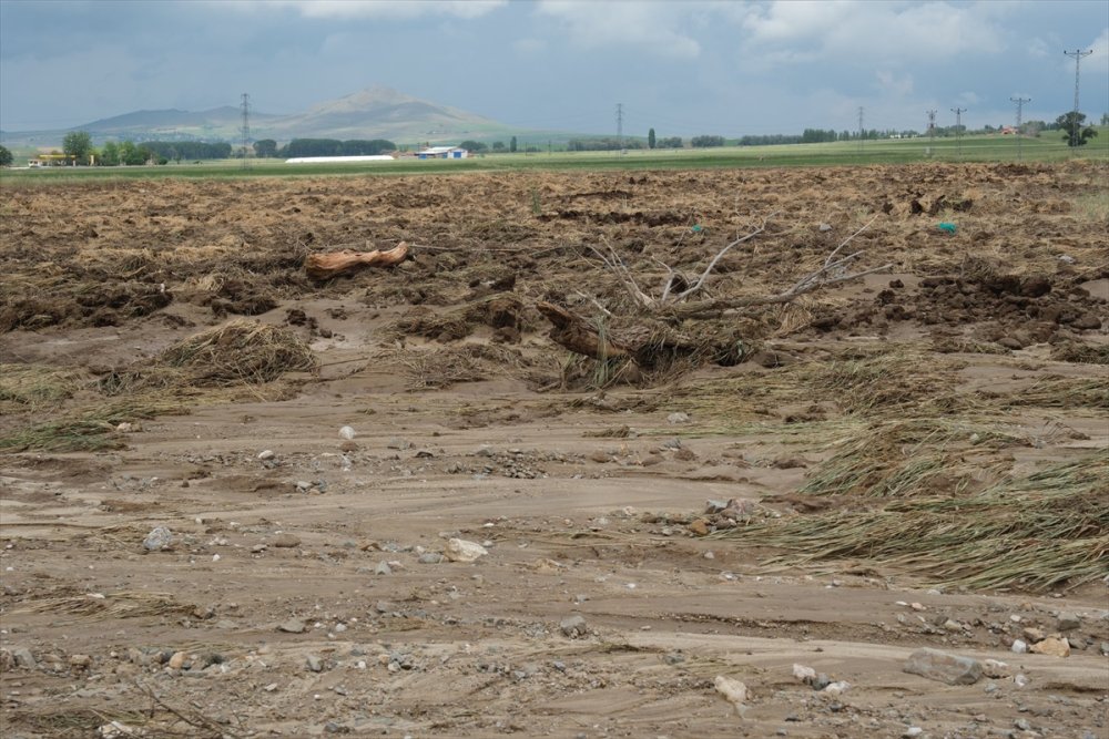 Yozgat Valisi Mehmet Ali Özkan doludan etkilenen köylerde incelemede bulundu