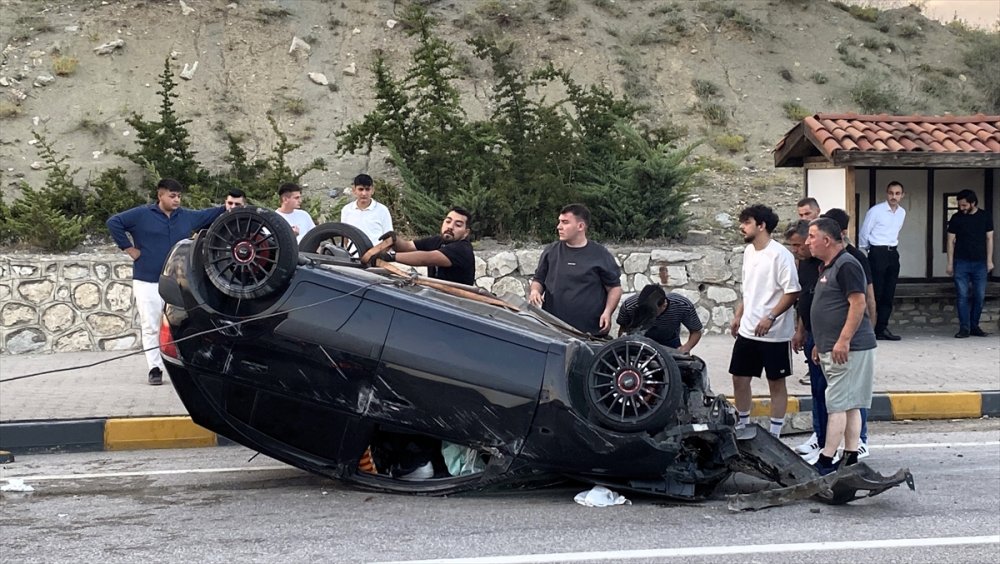 Safranbolu’da devrilen otomobildeki 3 kişi yaralandı