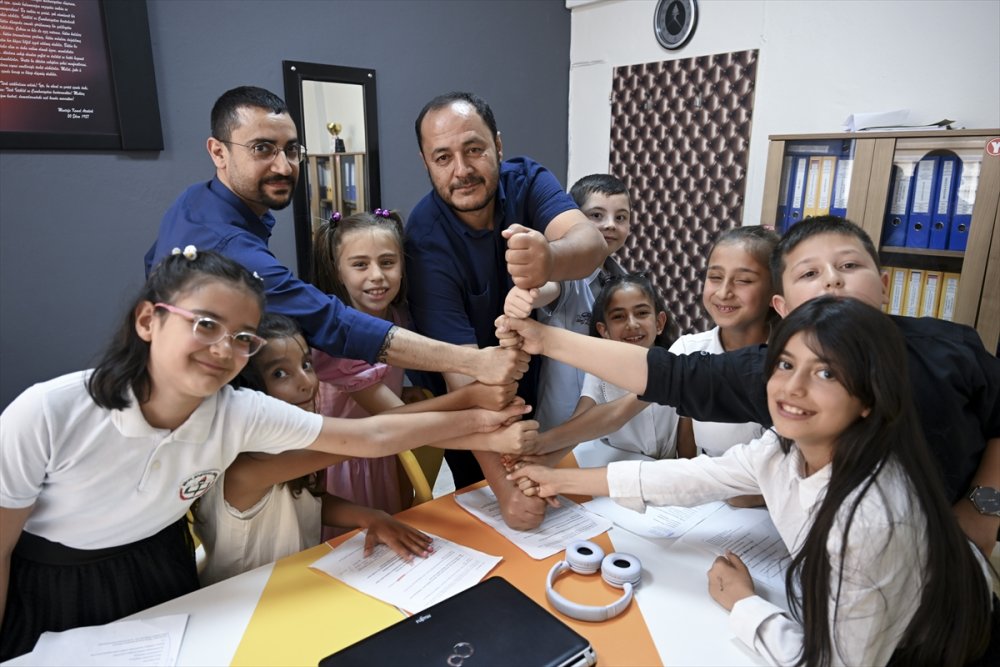 Ankara’daki Küçük radyocular, güncel dünyanın okuldaki sesi oldu