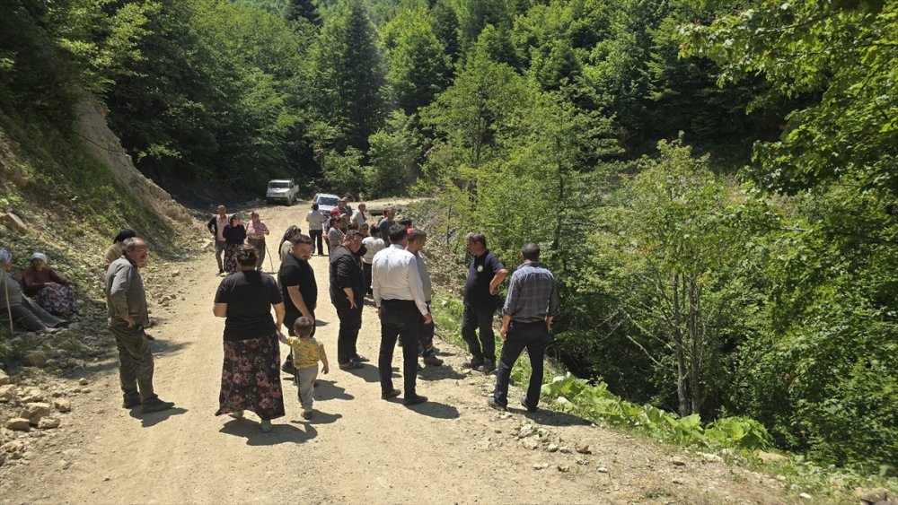 Zonguldak Alaplı’da şarampole devrilen otomobildeki 3 kişi yaralandı