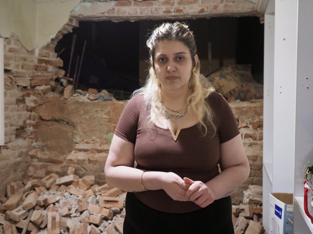 İzmir Buca’da tünel inşaatı nedeniyle evin duvarı yıkıldı