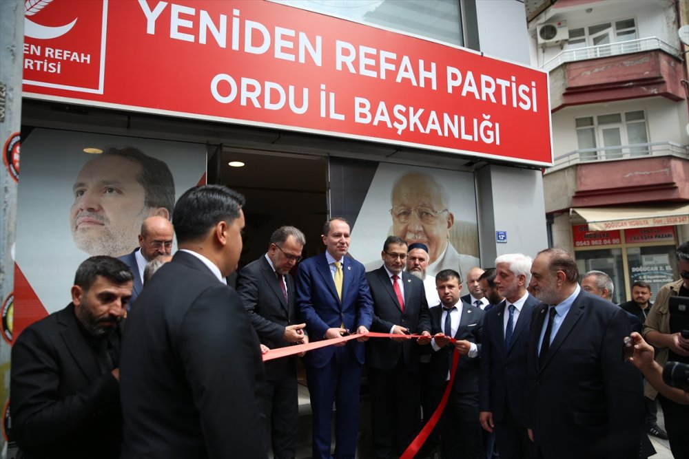 Yeniden Refah Partisi Genel Başkanı Erbakan, partisinin Giresun İl Kongresi'ne katıldı