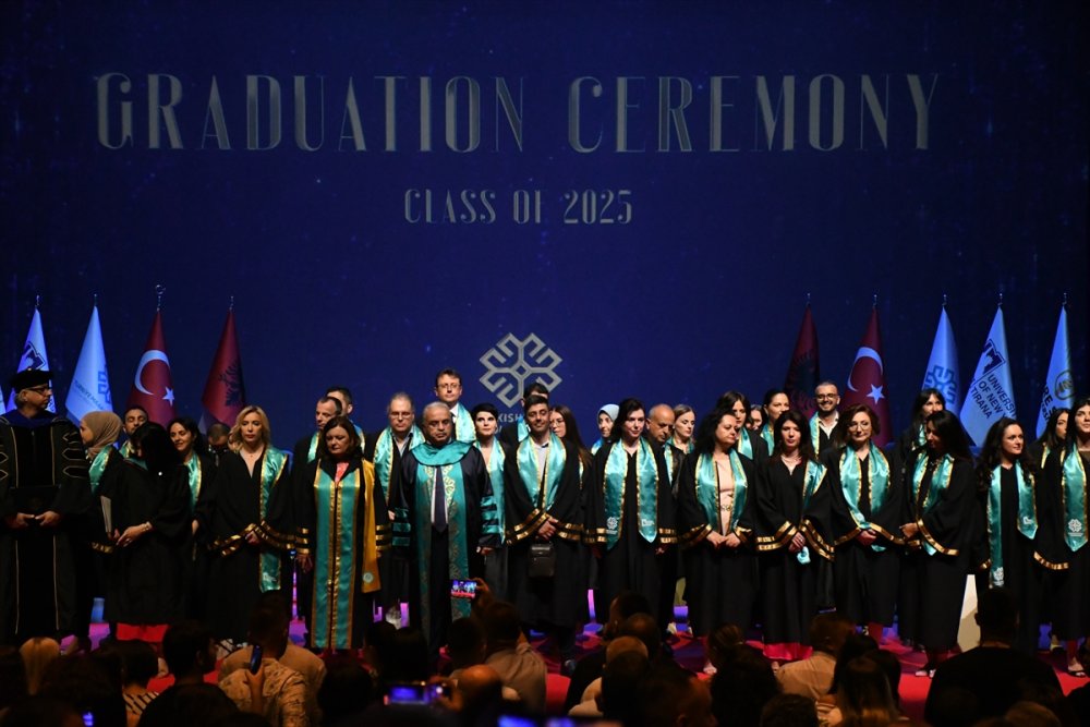 TMV’a bağlı Tiran New York Üniversitesinde mezuniyet töreni düzenlendi