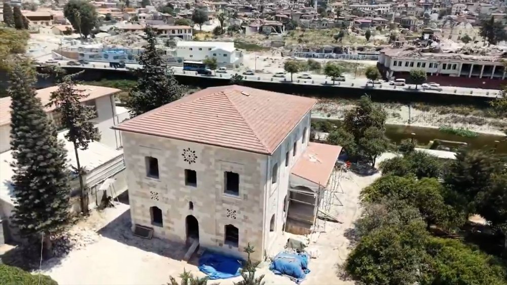 Hatay Valisi Mustafa Masatlı, restorasyonu süren tarihi valilik binası ve konutunda incelemelerde bulundu