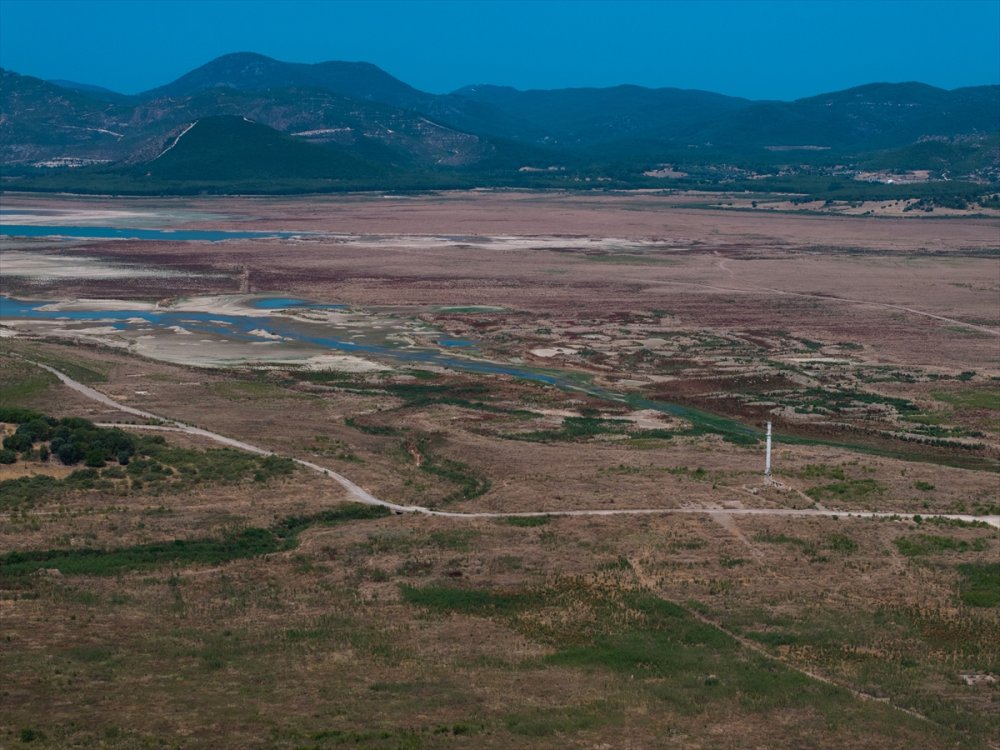 İzmir'in su ihtiyacını karşılayan Tahtalı Barajı'nda doluluk oranı yüzde 10,6'ya düştü
