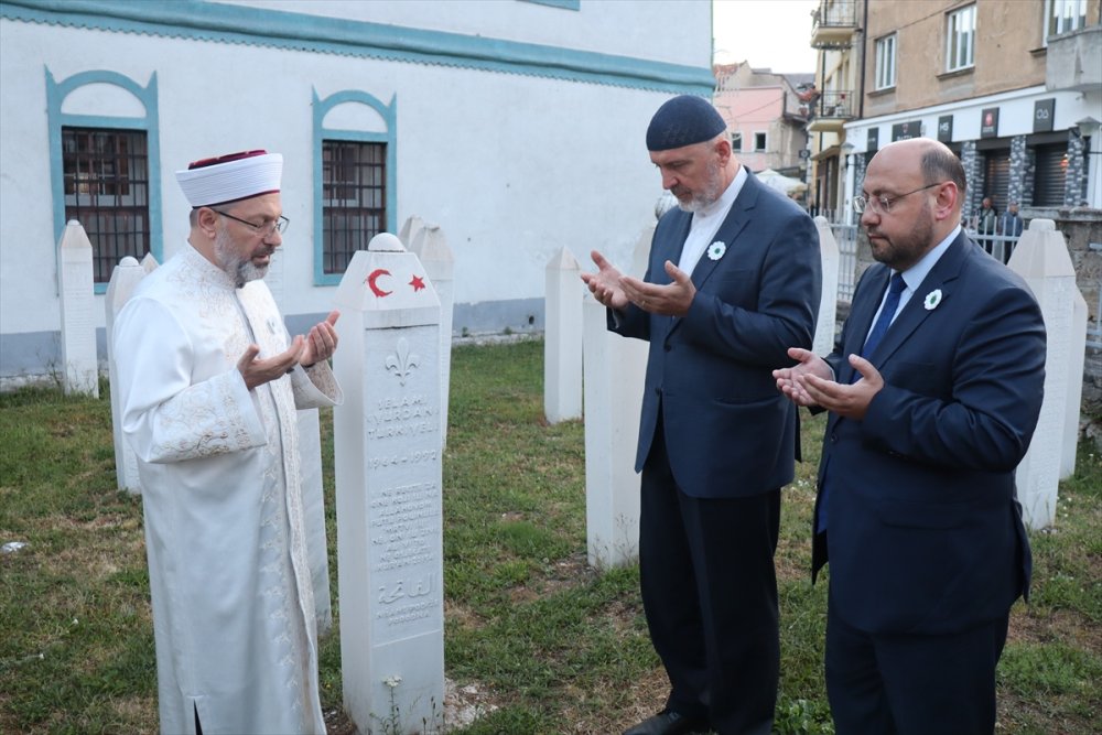 Diyanet İşleri Başkanı Ali Erbaş, Bosna Hersek'te şehit olan Selami Yurdan'ın kabrini ziyaret etti
