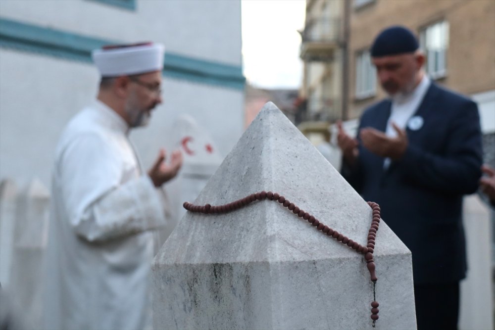 Diyanet İşleri Başkanı Ali Erbaş, Bosna Hersek'te şehit olan Selami Yurdan'ın kabrini ziyaret etti