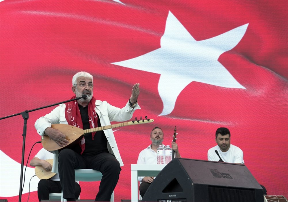 Esat Kabaklı Hafıza 15 Temmuz Müzesi'nde konser verdi