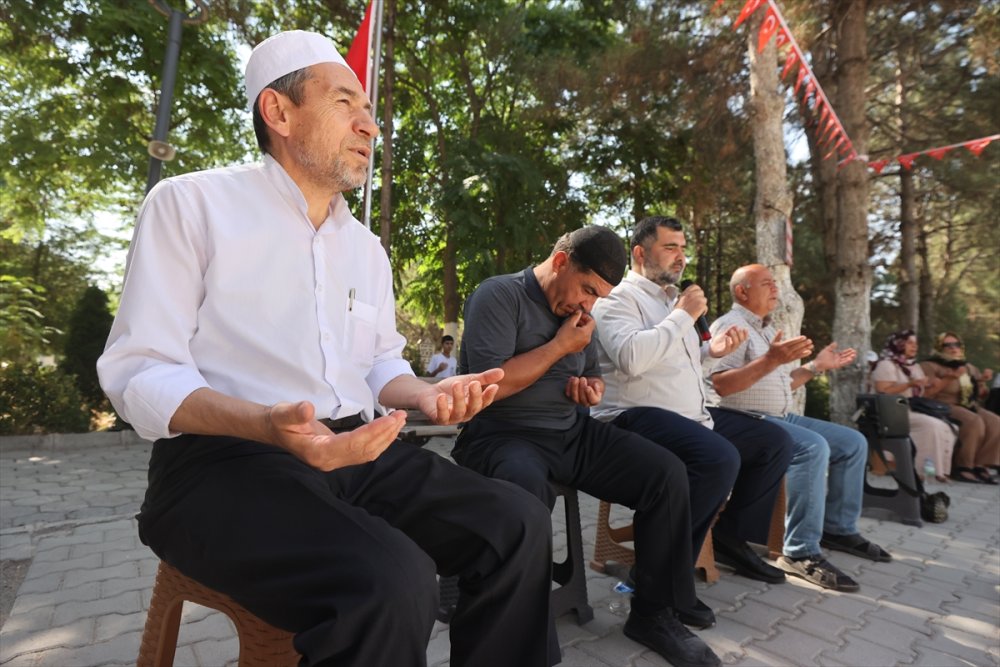 15 Temmuz kahramanı şehit Ömer Halisdemir'in kabrinde yoğunluk yaşanıyor