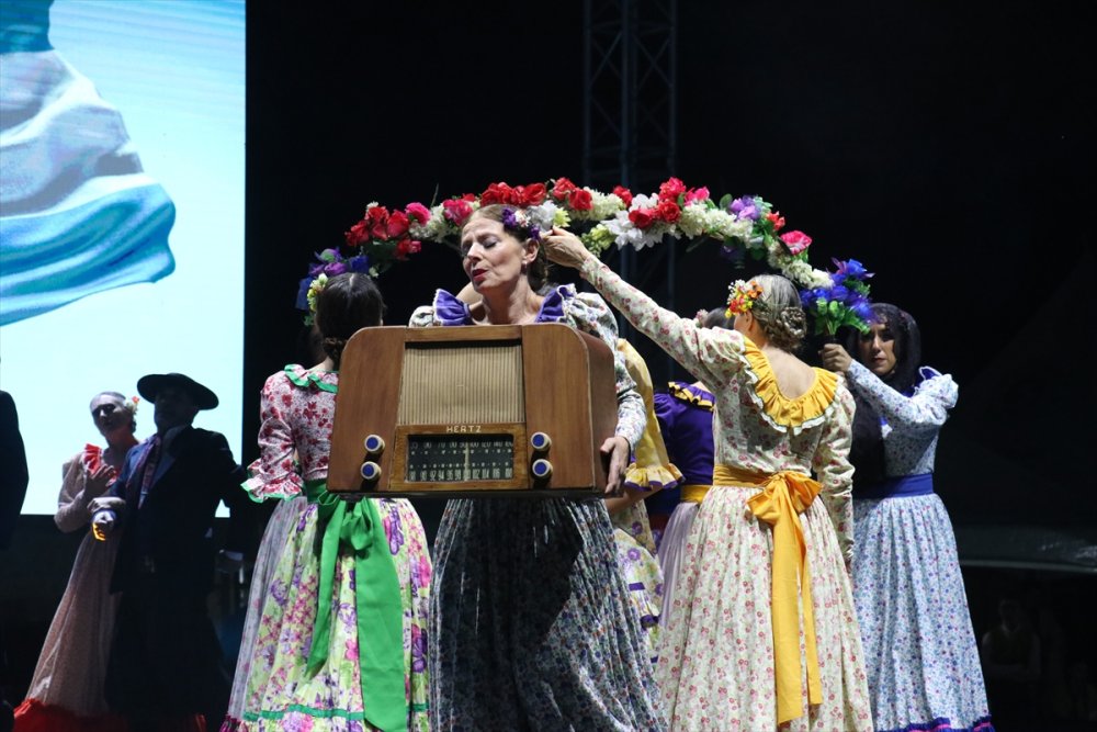 Samsun'da 35. Uluslararası Halk Oyunları Festivali devam ediyor