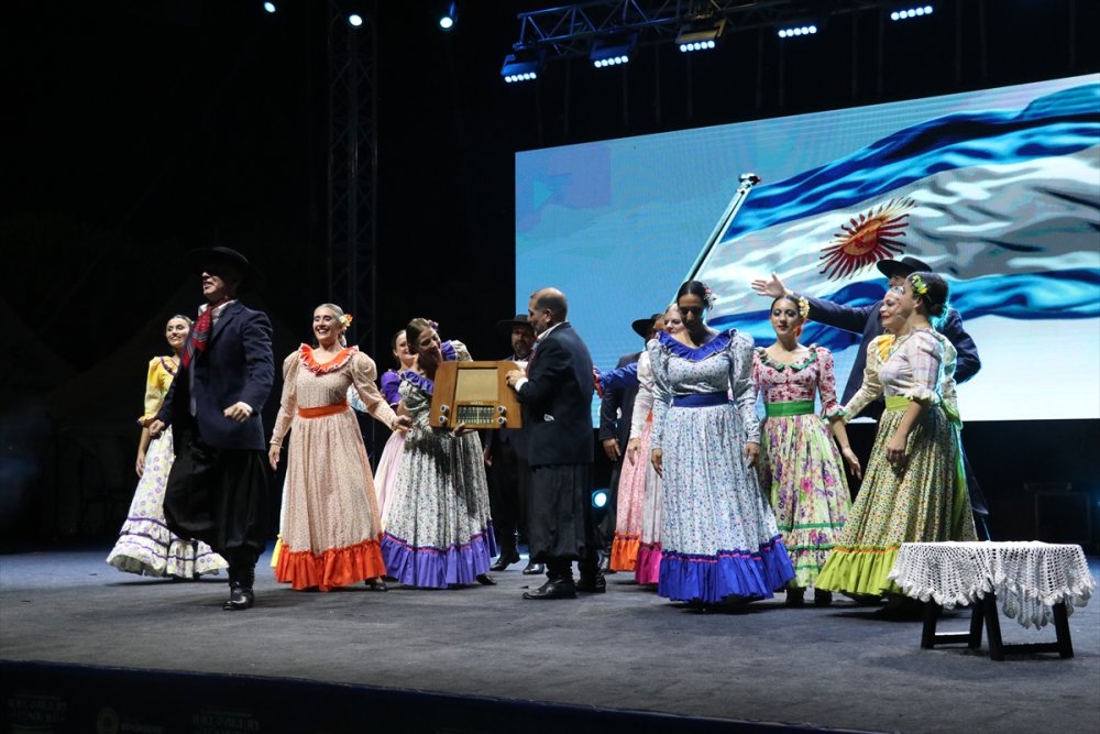 Samsun'da 35. Uluslararası Halk Oyunları Festivali devam ediyor