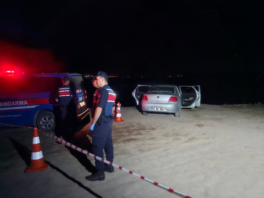 Tokat Erbaa’da iki kuzenin kaybolmadan önce bindiği otomobil Kelkit Çayı kenarında bulundu