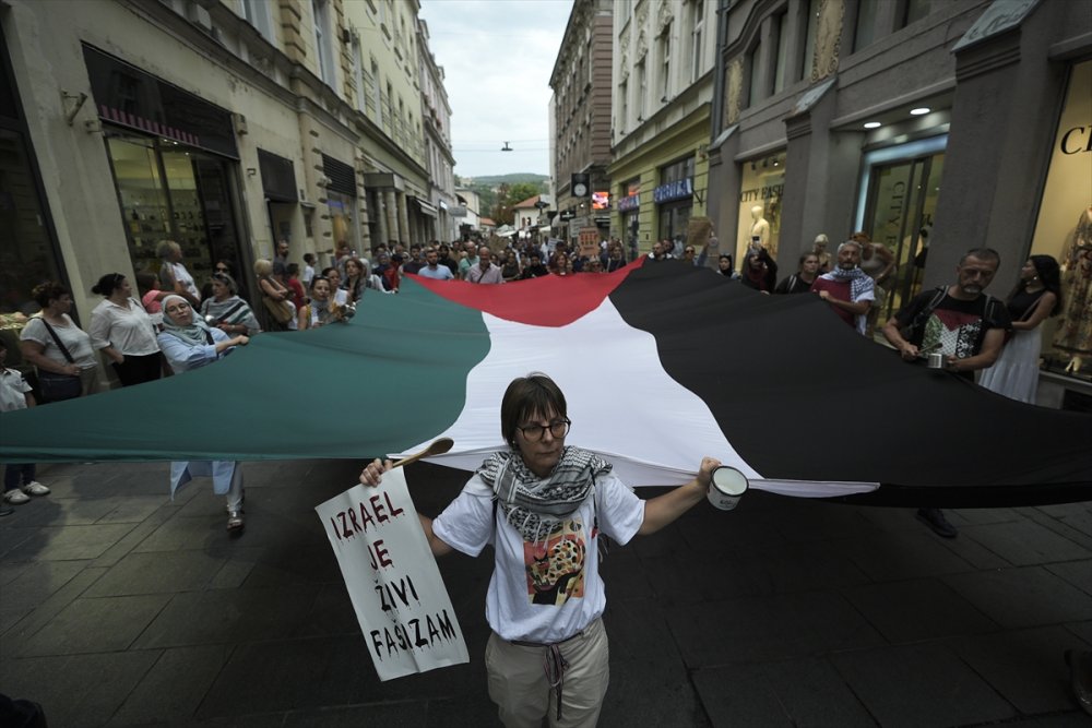 Bosna Hersek”in başkenti Saraybosna'da Gazze'deki insani duruma dikkati çekmek için yürüyüş düzenlendi