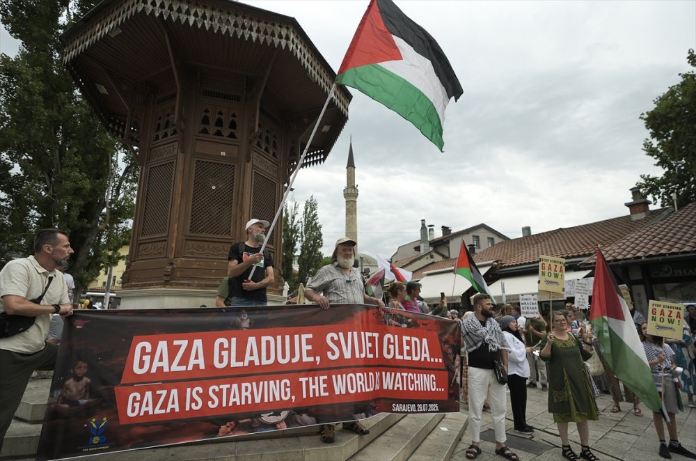 Bosna Hersek”in başkenti Saraybosna'da Gazze'deki insani duruma dikkati çekmek için yürüyüş düzenlendi