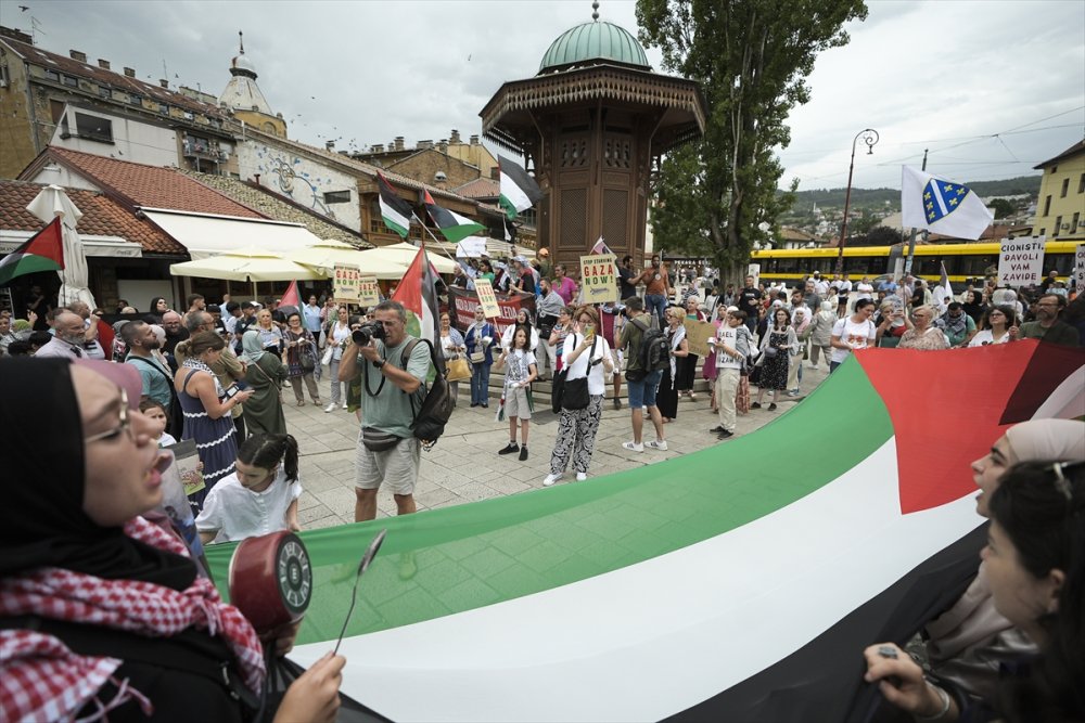 Bosna Hersek”in başkenti Saraybosna'da Gazze'deki insani duruma dikkati çekmek için yürüyüş düzenlendi