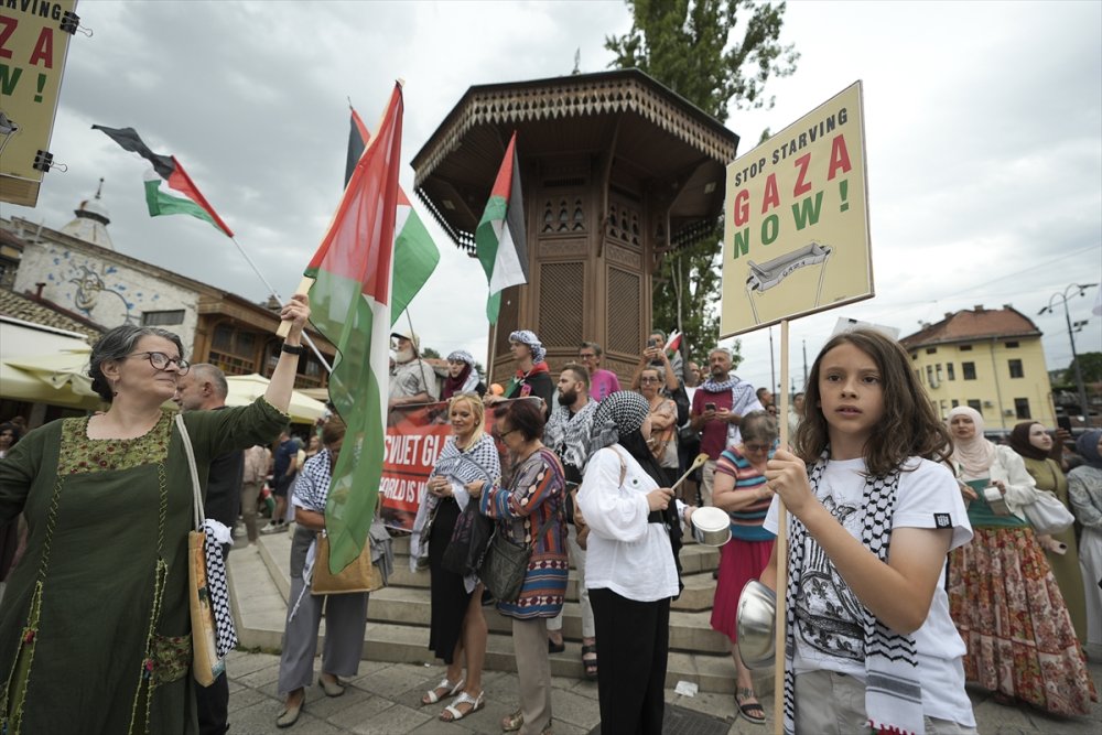Bosna Hersek”in başkenti Saraybosna'da Gazze'deki insani duruma dikkati çekmek için yürüyüş düzenlendi