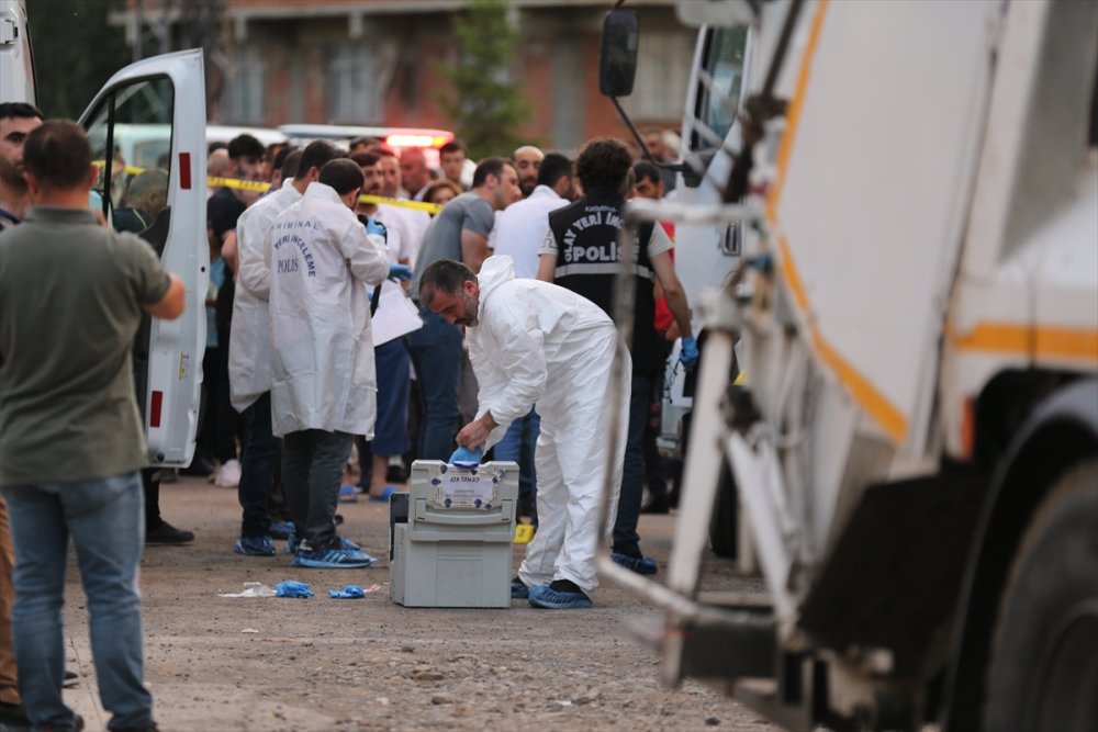 Sokakta oynuyordu çöp kamyonu çarptı ve 4 yaşındaki çocuk hayatını kaybetti