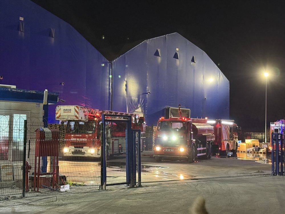 Düzce'de otomotiv yedek parça fabrikasında çıkan yangın söndürüldü