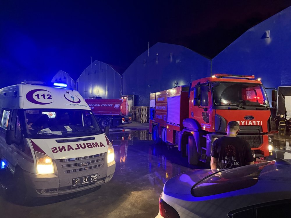 Düzce'de otomotiv yedek parça fabrikasında çıkan yangın söndürüldü