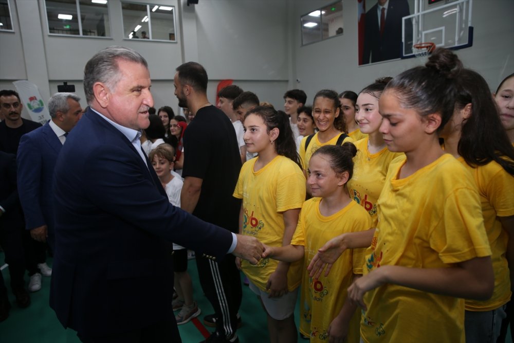 Gençlik ve Spor Bakanı Bak, - "Biz hep beraber bu ülkenin gelişmesi için birlikte çalışmaya devam edeceğiz"