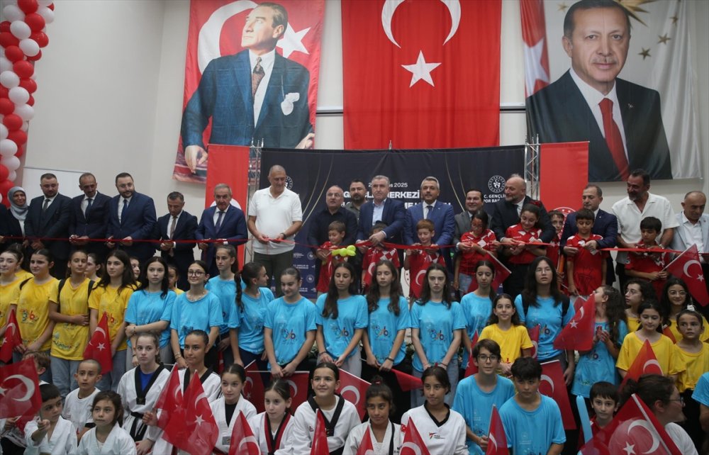 Gençlik ve Spor Bakanı Bak, - "Biz hep beraber bu ülkenin gelişmesi için birlikte çalışmaya devam edeceğiz"