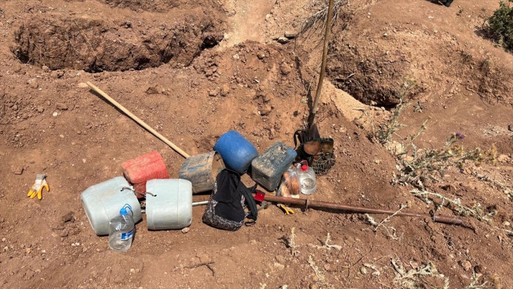Kayseri'de kaçak kazı yapıyorlardı. Dron kabüsleri oldu ve suçüstü