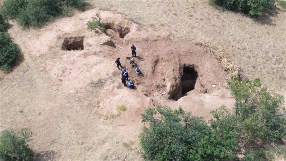 Kayseri'de kaçak kazı yapıyorlardı. Dron kabüsleri oldu ve suçüstü