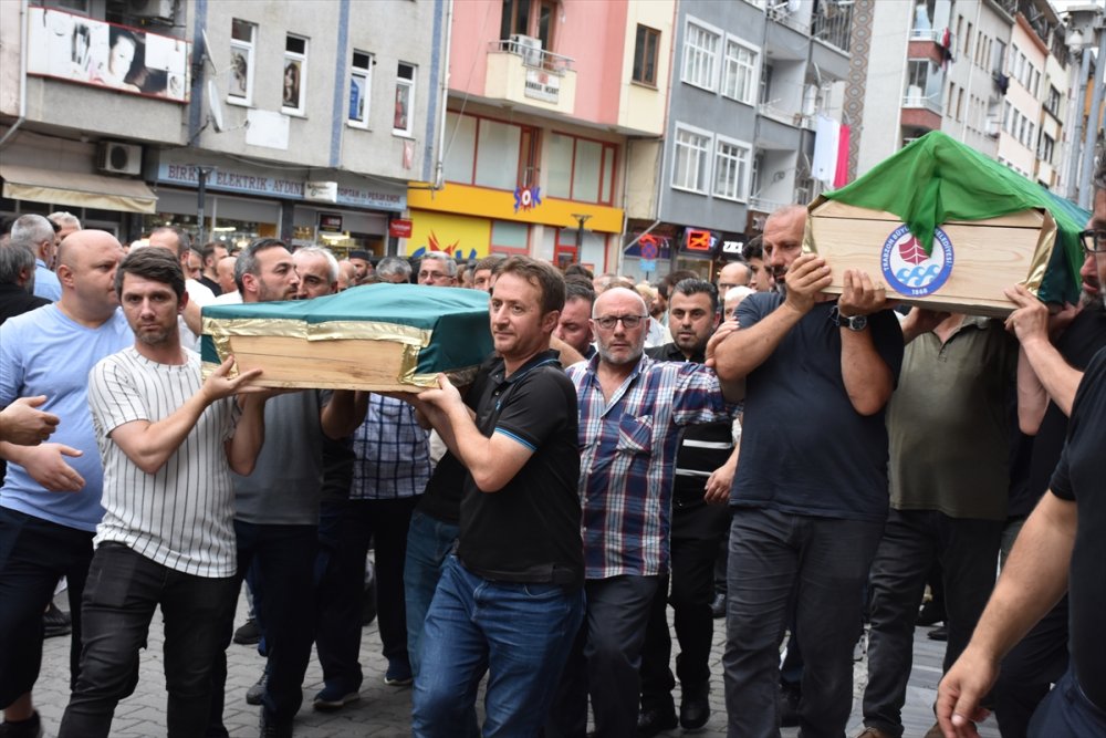 Sürmene’de fındık bahçesinde ölü bulunan çiftin cenazeleri defnedildi