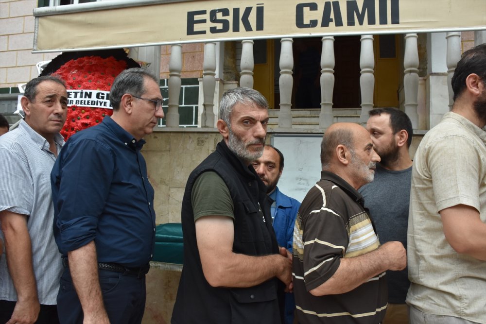 Sürmene’de fındık bahçesinde ölü bulunan çiftin cenazeleri defnedildi