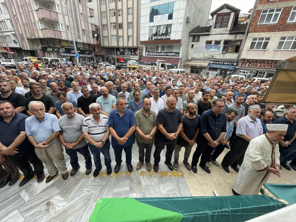 Sürmene’de fındık bahçesinde ölü bulunan çiftin cenazeleri defnedildi
