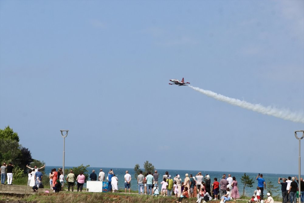Trabzon Of’ta Türk Yıldızları gösteri uçuşu yaptı