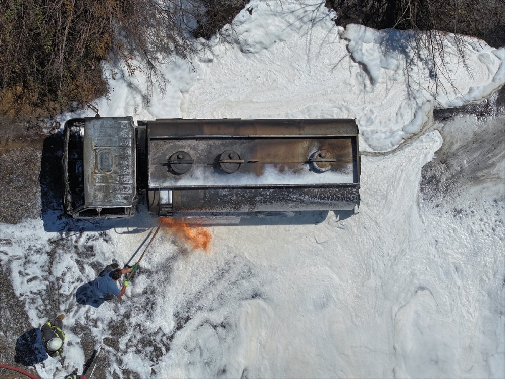 Edirne Süloğlu seyir halindeki akaryakıt tankerinde çıkan yangın söndürüldü