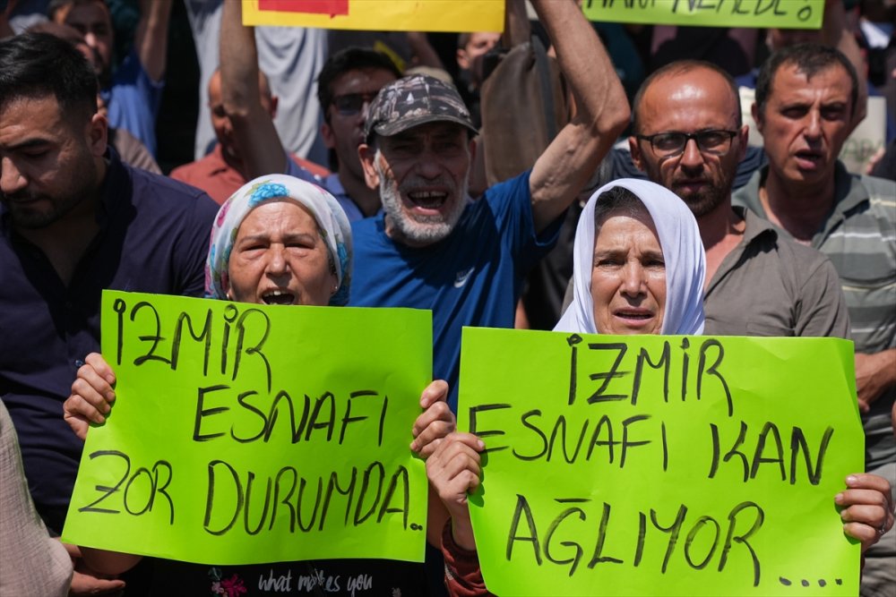 İzmir'de pazarcılardan Karabağlar Belediyesine katı atık ücreti tepkisi