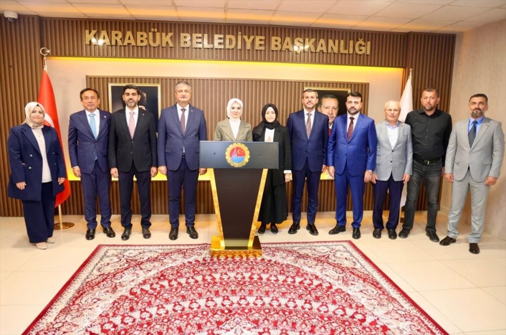 Bakan Göktaş, Balıkesir'deki deprem nedeniyle "geçmiş olsun" dileklerini iletti.