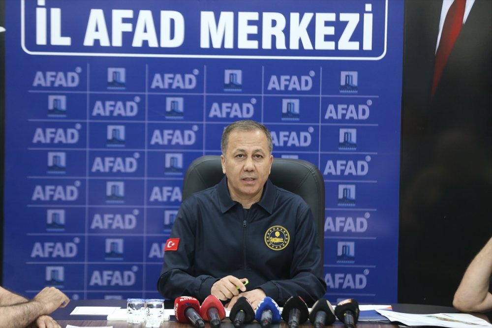 İçişleri Bakanı Yerlikaya, Çanakkale'deki orman yangınına ilişkin açıklamalarda bulundu