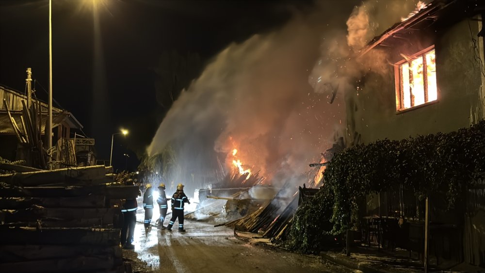 Erzincan'da Keresteciler Sitesi'nde çıkan yangın söndürüldü