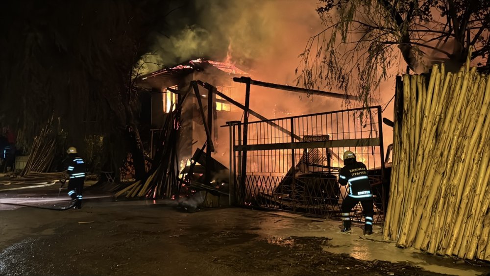 Erzincan'da Keresteciler Sitesi'nde çıkan yangın söndürüldü