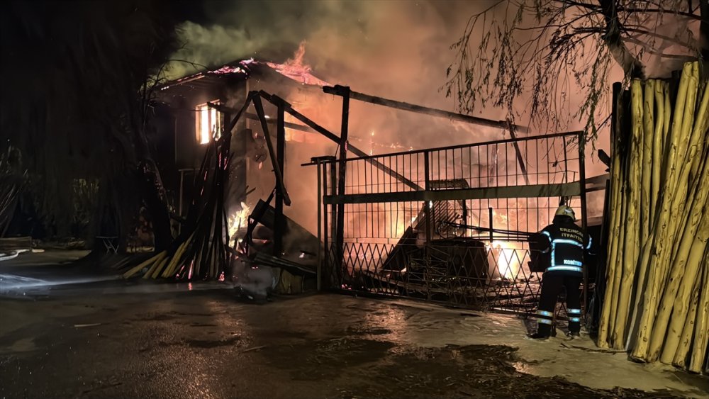 Erzincan'da Keresteciler Sitesi'nde çıkan yangın söndürüldü