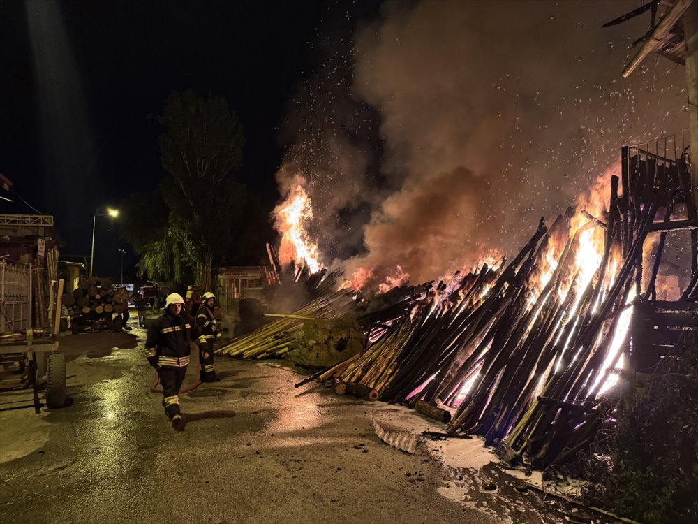 Erzincan'da Keresteciler Sitesi'nde çıkan yangın söndürüldü