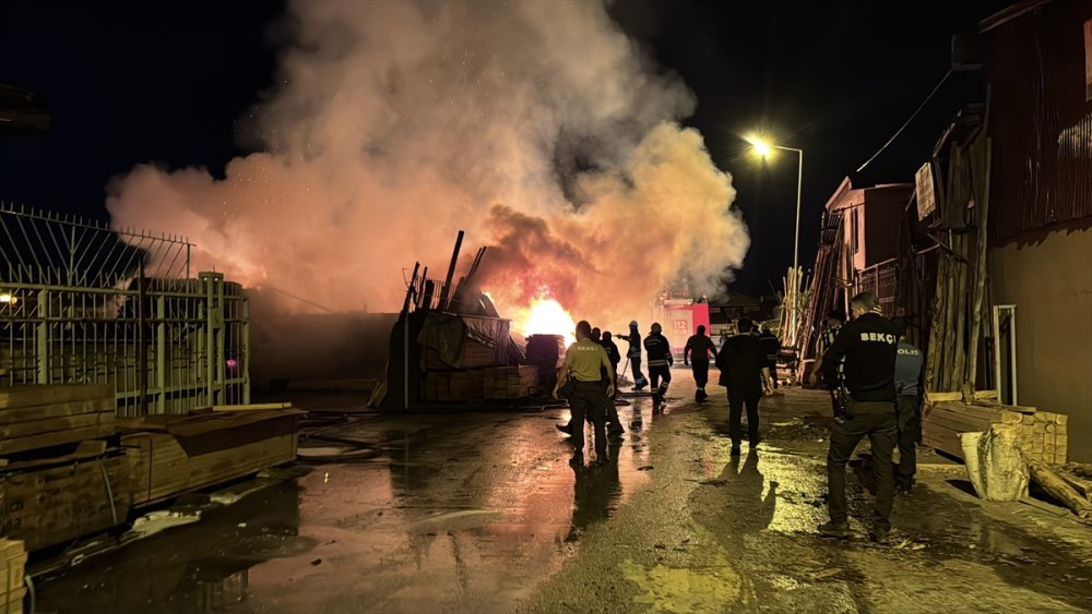 Erzincan'da Keresteciler Sitesi'nde çıkan yangın söndürüldü