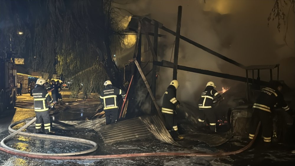Erzincan'da Keresteciler Sitesi'nde çıkan yangın söndürüldü