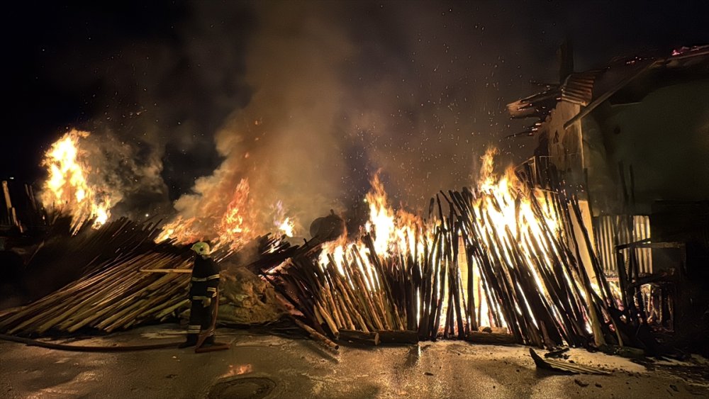 Erzincan'da Keresteciler Sitesi'nde çıkan yangın söndürüldü