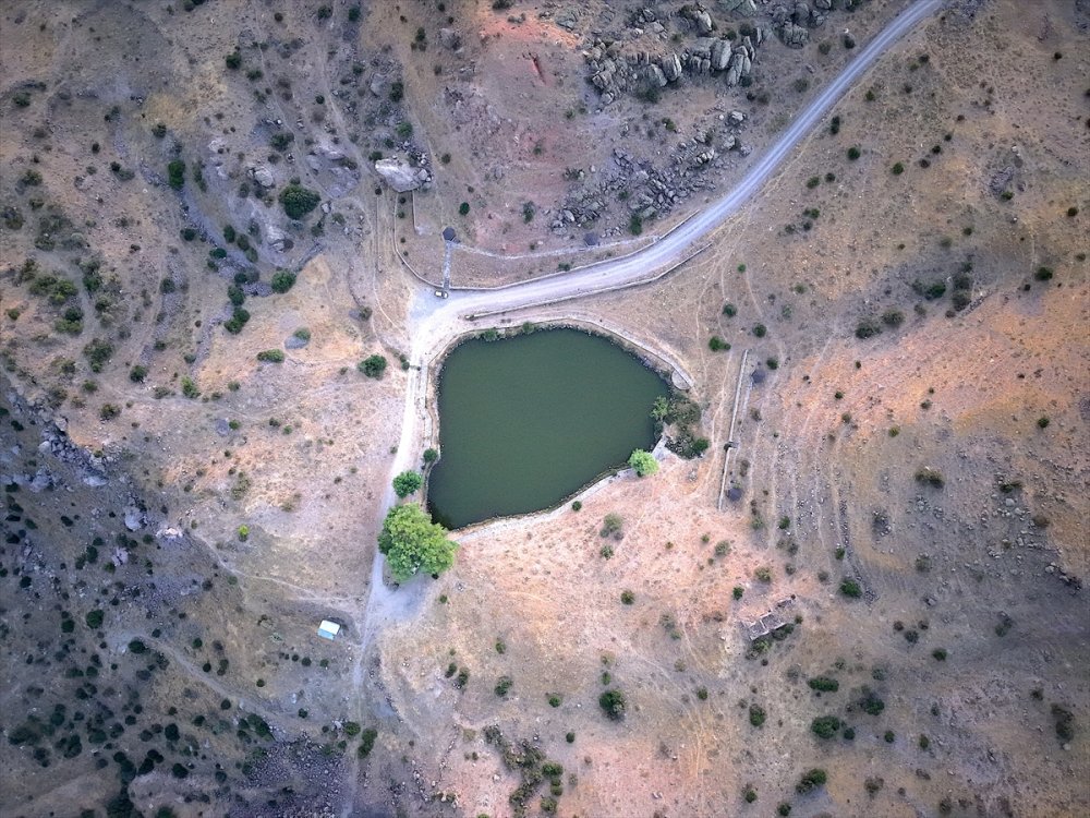 Malatya Hekimhan Dipsiz Göl gün batımında güzel manzara sundu